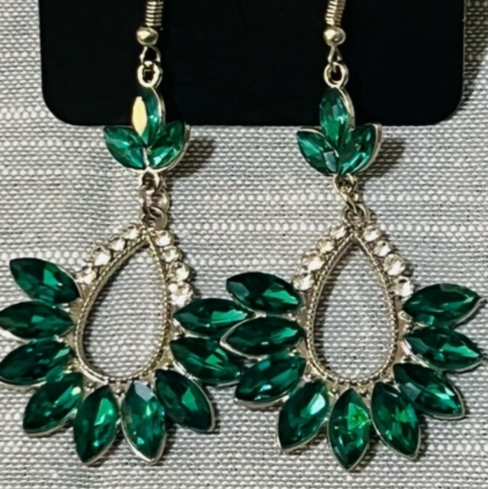 NEW Green Crystal Dangle Earrings Simulated Diamond Real CZ Crystals NWT